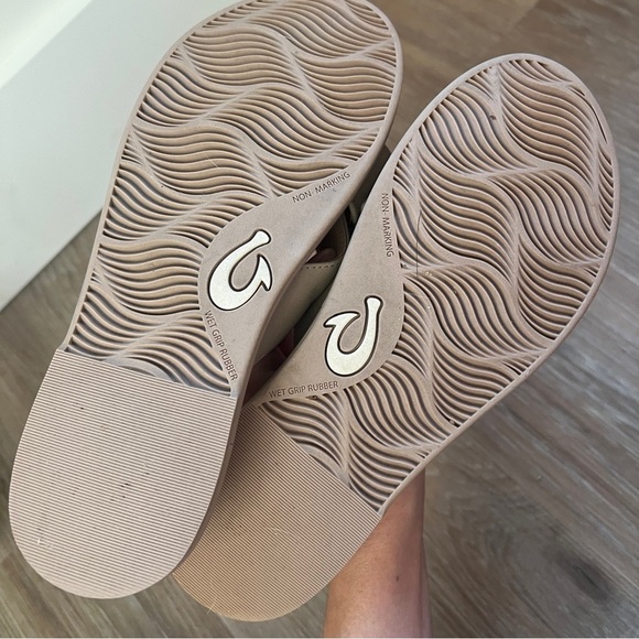 OluKai La‘i Slide Sandals Beige Women’s Size 6 - Picture 2 of 4